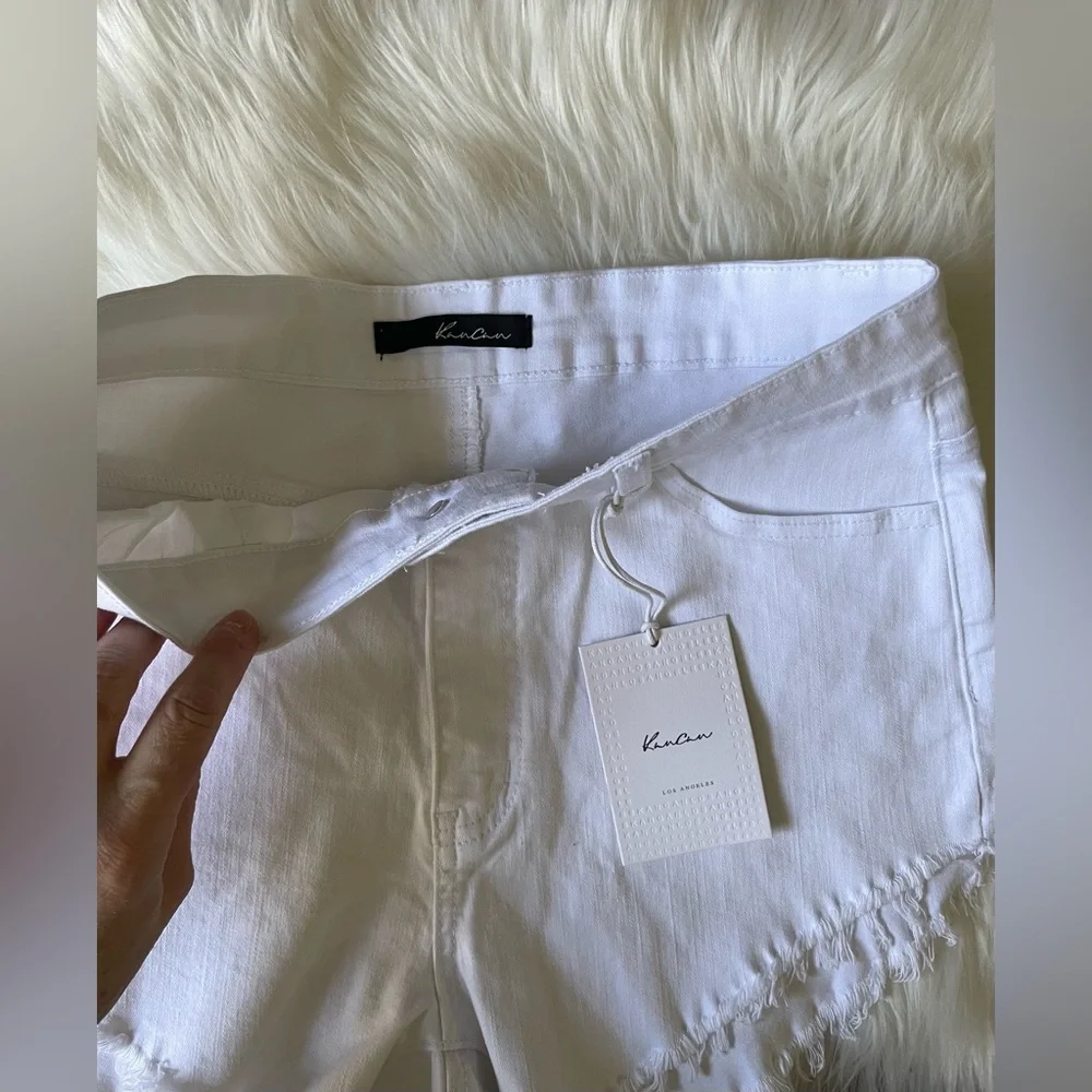 Kancan Women’s High Rise Stretch White Short Size 29. NWT